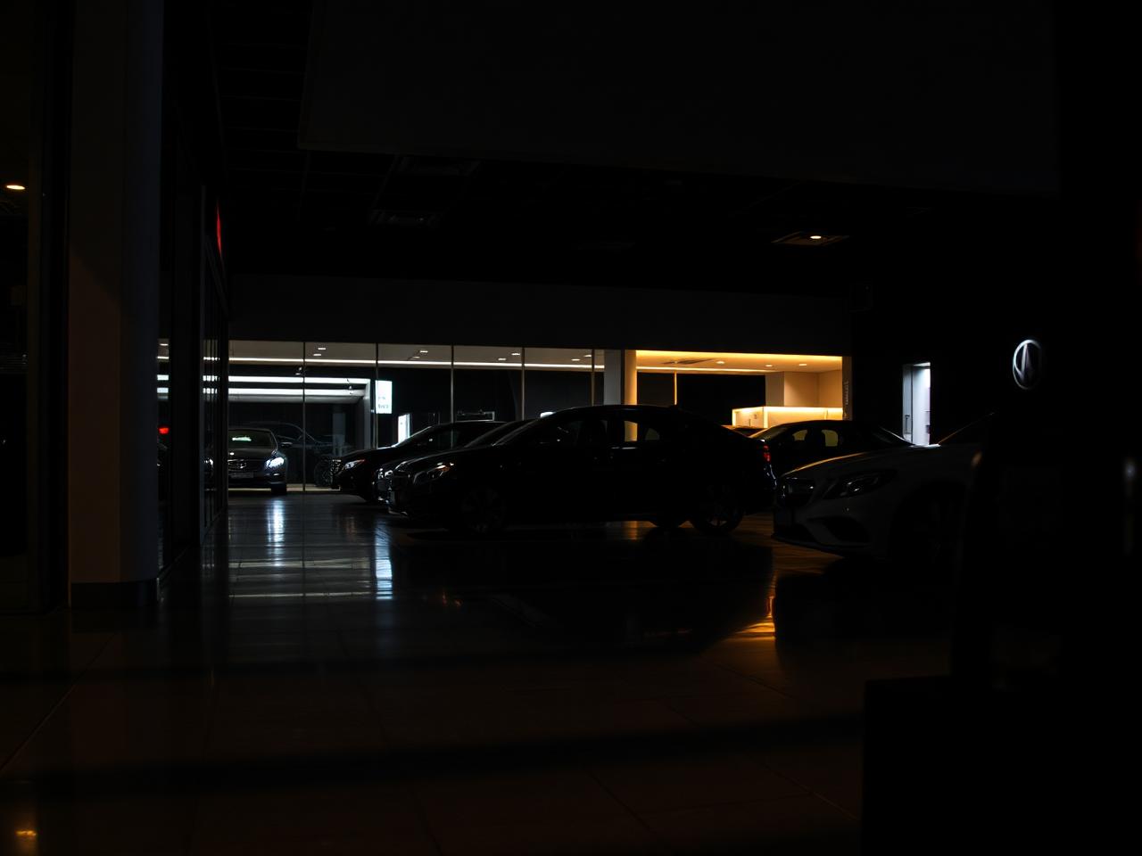 Bilar i Arnes Bilars showroom